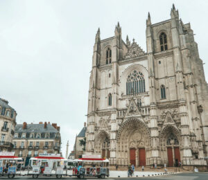 Goedkope autoverhuur in Nantes